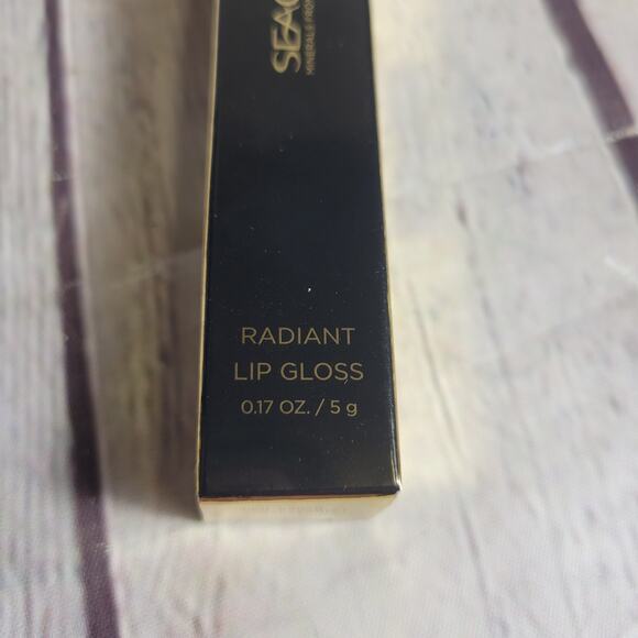 Seacret Radiant Lip Gloss Shine Pale Pink color Make Up Lips Glossy NEW - Picture 3 of 5